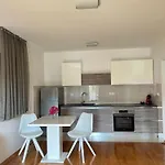 Apartments Vacanza Apartment *